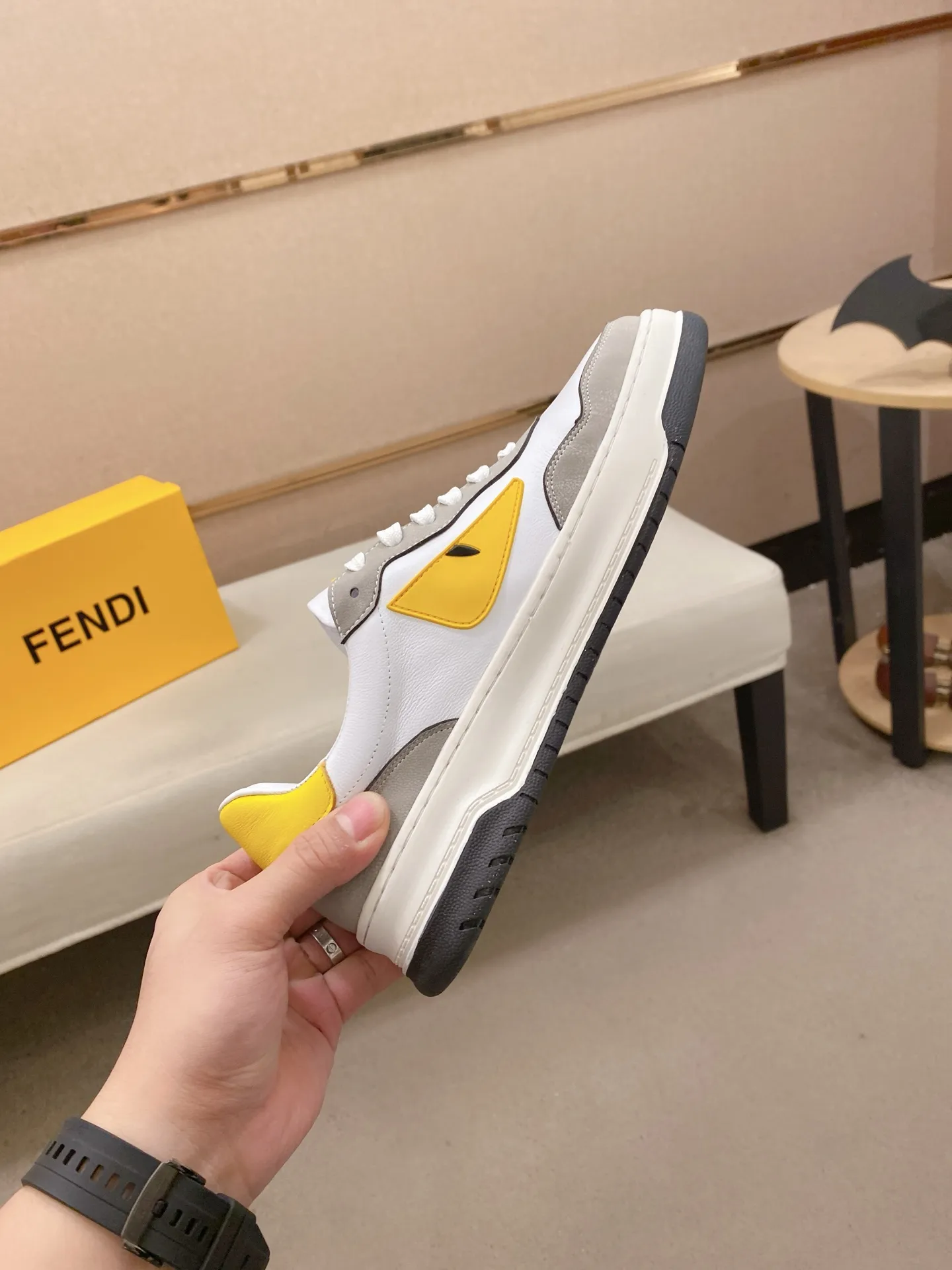 Factory price 380💰 (fendi) New style 👊🏻 upper 🇮🇹 imported cowhide fabric 🇩🇪 lining imported sheepskin lining. The original outsole is molded to highlight the identity of every man, and the upper foot is elegant and stable🚶🏻🚶🏻The high-end custom counters reproduce the original version📯No matter the wind or rain, the shoe last remains unchanged and can withstand the verification of time🔍️,🔵 Size: 38-44